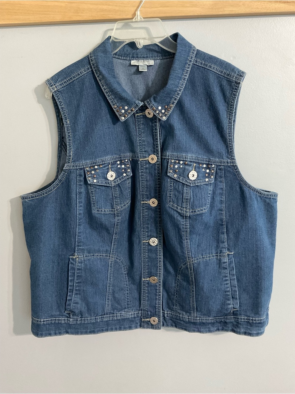 Dressbarn Blue Studded Sleeveless Denim Vest Front & Side pockets 3X